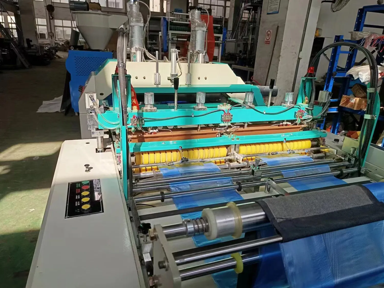 Automatic Nylon Biodegradable Hot Sealing Hot Cutting Plastic Handle Bag Machine