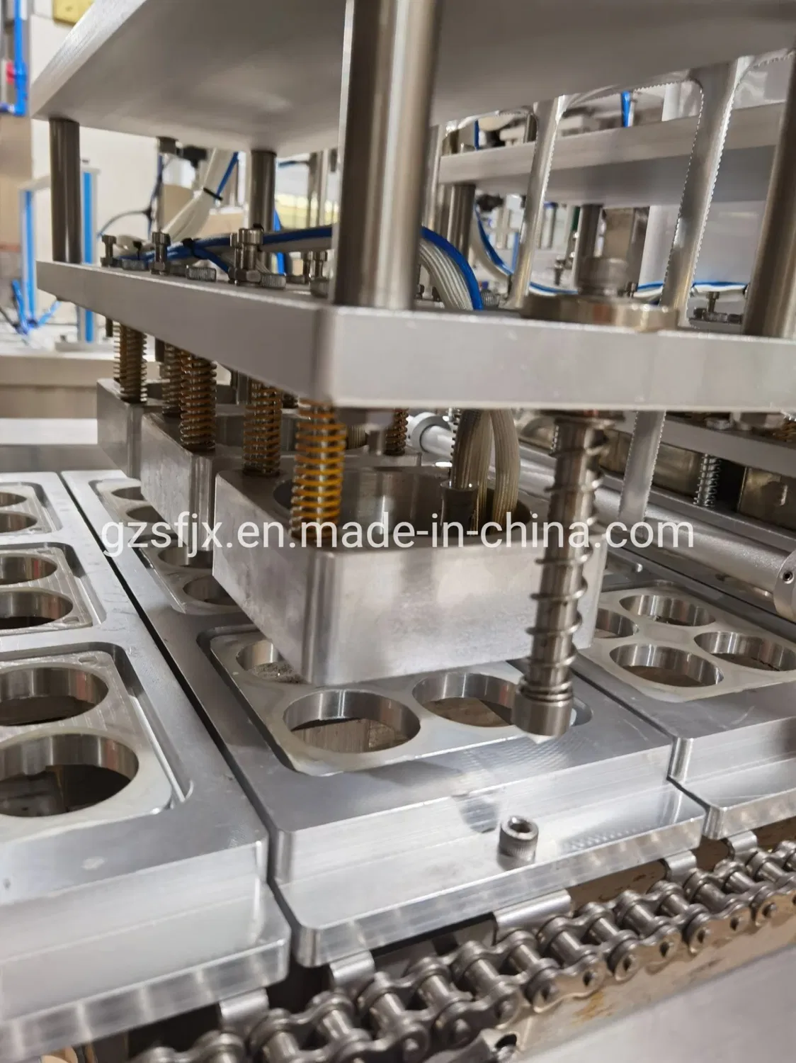 Automatic Spoon Honey Packing Machine Honey Cup Filling Plastic Products Tray Sealing Machine Mask Massage Food Packaging Filling Machine