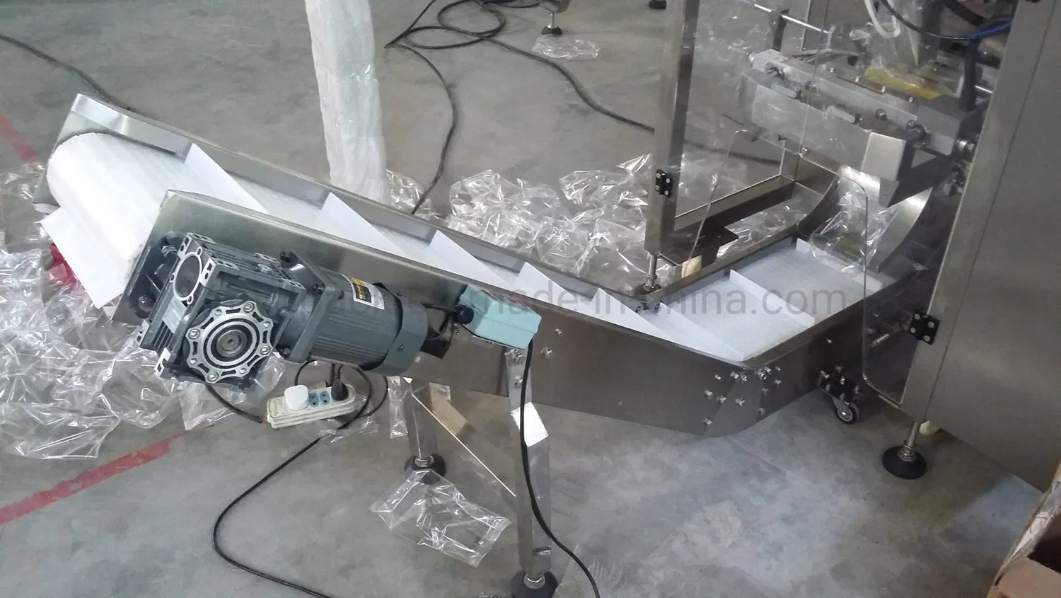 Automatic Vertical Granual Food Rice Salt Pasta Macaroni Plastic Bag Filling Weighing Sealing Packing Packaging Machine/Machinery (2022 New)