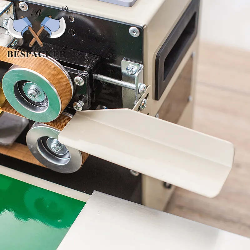 Continuous Plastic Bag Sealing Machine with Conveyor Belt